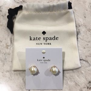 Kate Spade ♠️ Pearl stud earrings